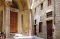 Small holiday rental apartment in central Florence. Apartment Borgo S. Jacopo, close to the Pontevecchio, Florence, Tuscany, Italy.