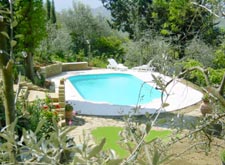 Villa il Nido, Chianti, Tuscany - holiday rental home just 30K from Florence. Large private parklands and a splendid new swimming pool.