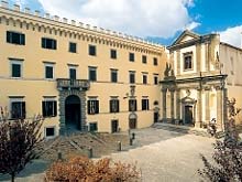 Vacation rentals in Italy. Rent a unique and historic 17th century palace to the north of Rome, close to Orvieto and Umbria.