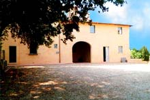 Tortori Italian holiday rental apartments in Tuscany. Vacation accommodation close to Florence.